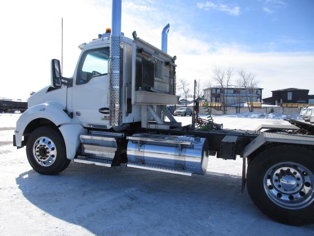 2025 Kenworth T880