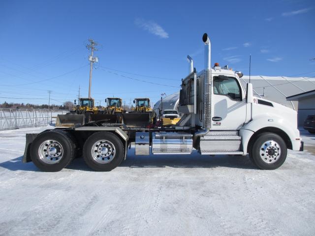 2025 Kenworth T880